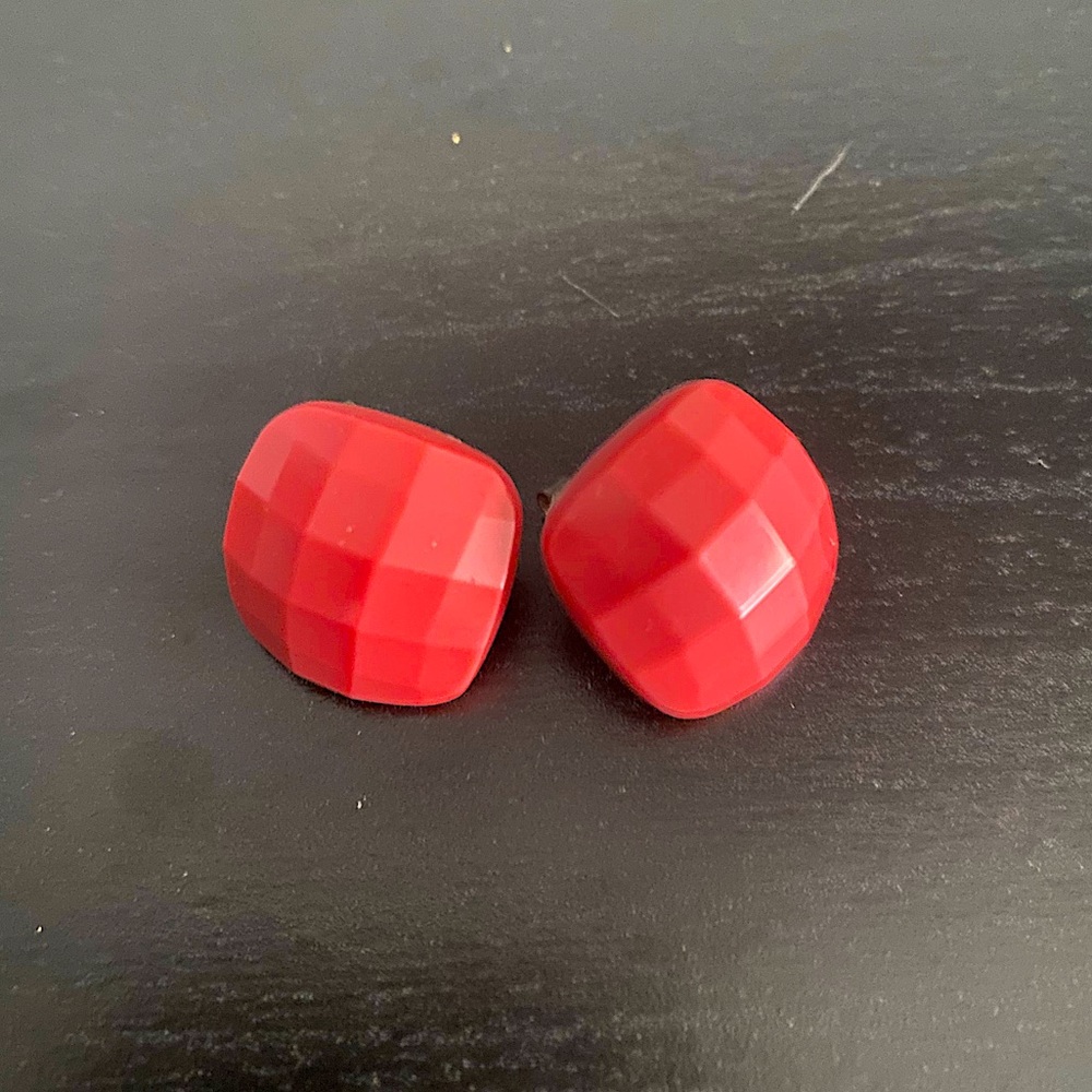 2 for $15. FOREVER 21 Salmon Stud Earring